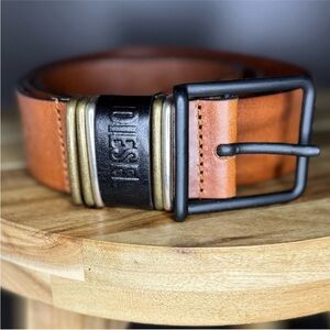 DIESEL Men's Premium Leather Belt | Caramel/Cognac Tan | Matte, Dynamic Buckle